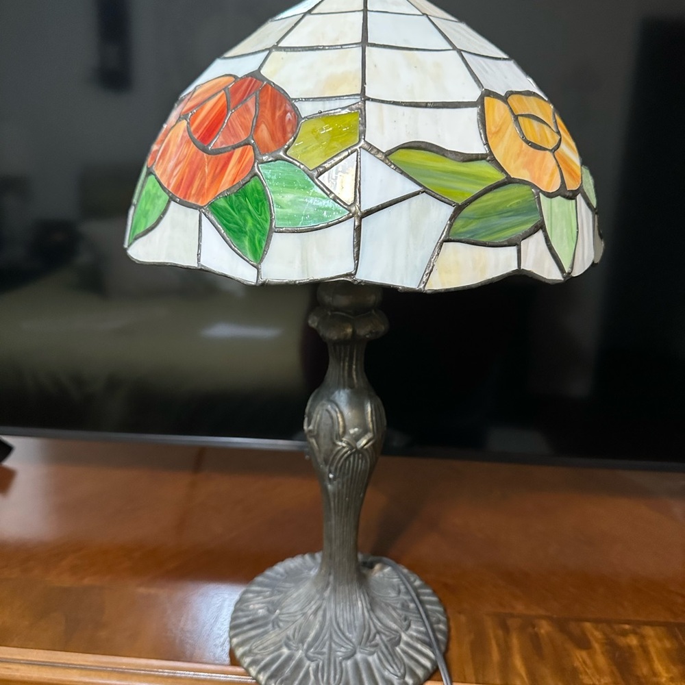 Stained Glass Table Lamp with Floral Design